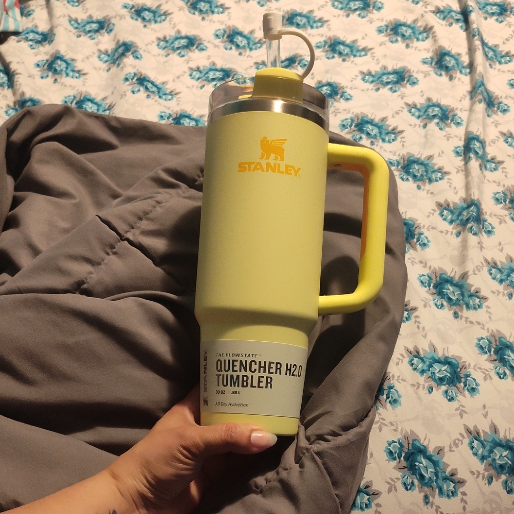 Stanley Lemon Quencher H2.0 Tumbler with Handle